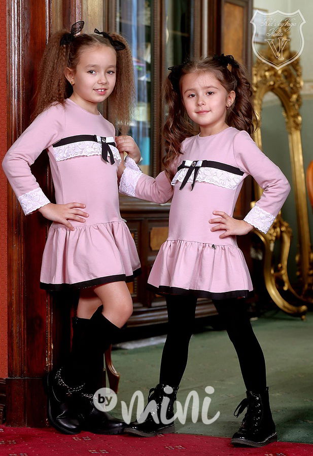 Růžové šatečky se zdobením