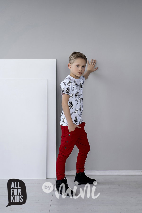 Red pants se cvočky
