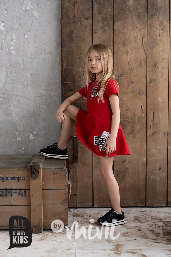 Twirly dress red - červené dívčí šaty s číslem 8