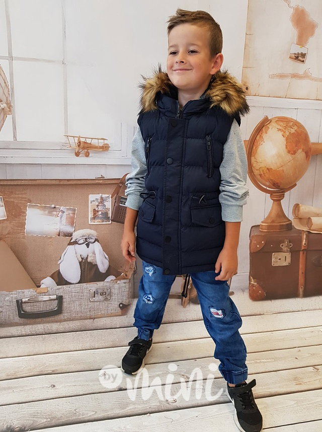 Prošívaná modrá chlapecká vesta s chlupem