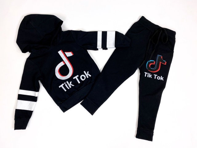 Dívčí černá tepláková souprava TIK TOK