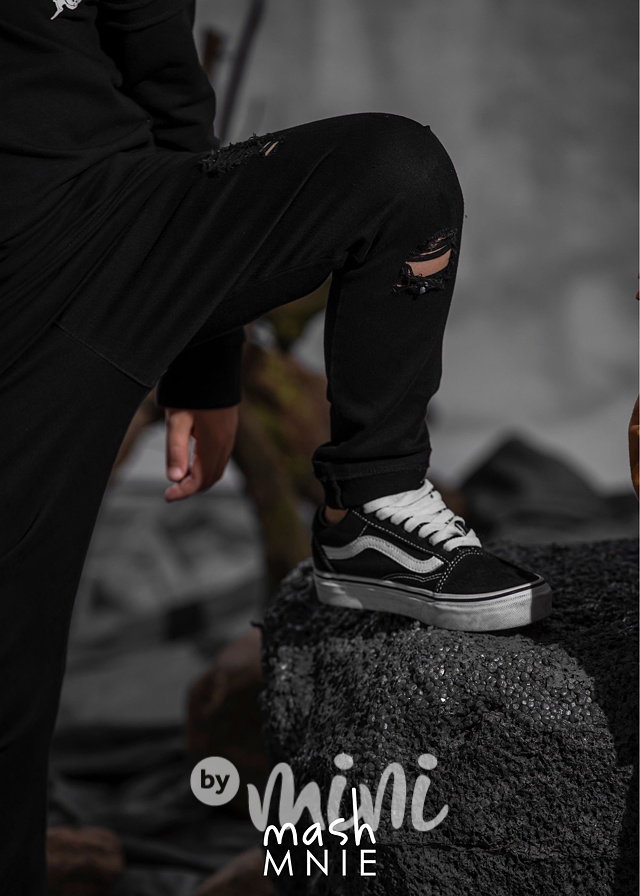 Ripped black jeans *MashMnie*