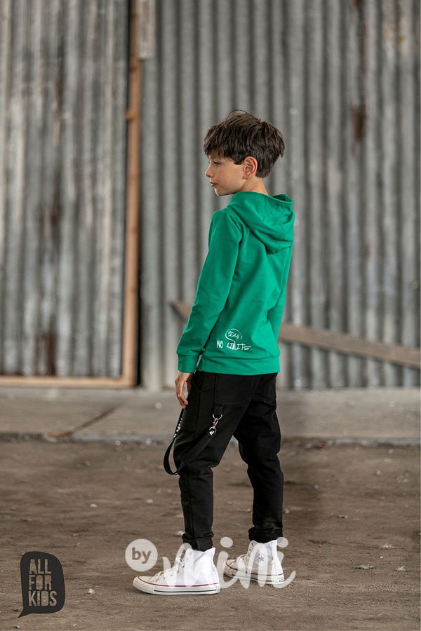 Černé kalhoty s dlouhým laclem