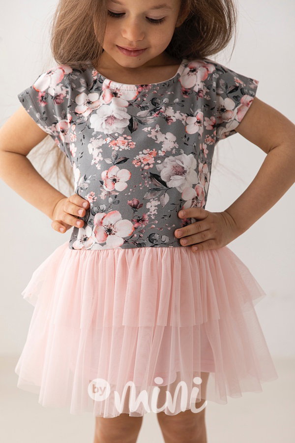 Lily Grey šaty s tylem Grey season