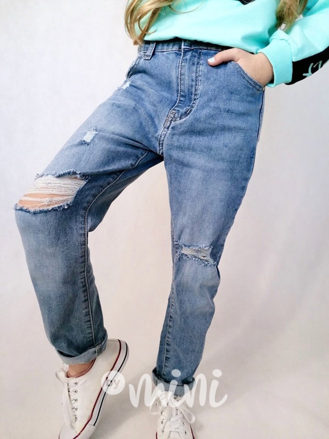 Boyfriend ripped jeans