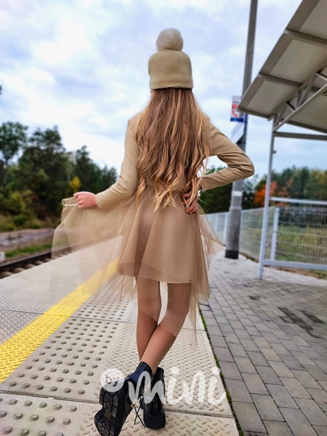 Žebrované šaty s tylem beige