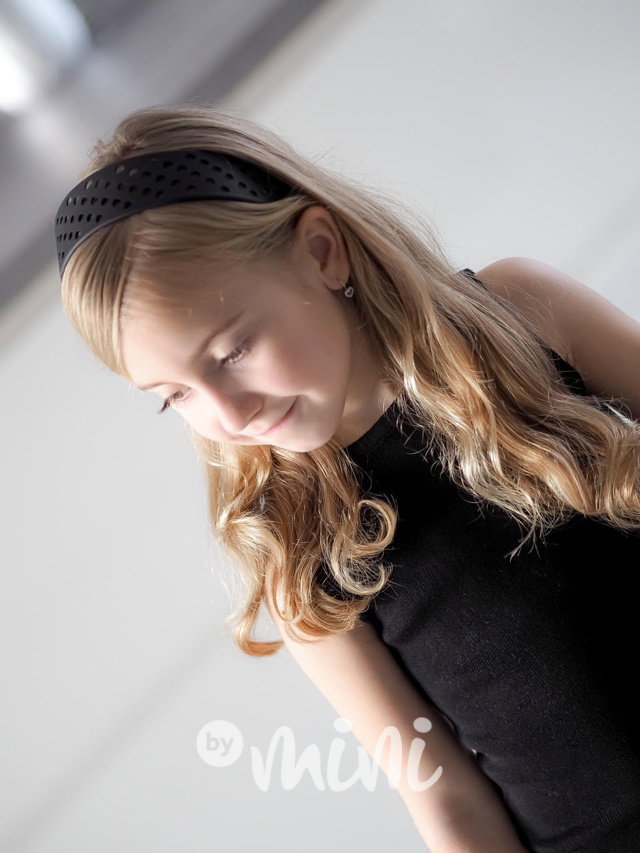 Srdíčková čelenka černá
