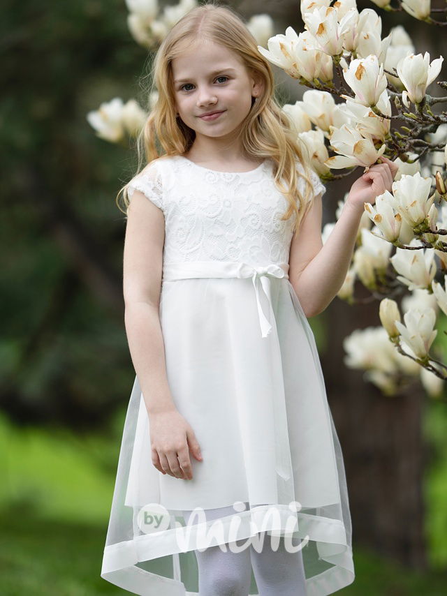 Bílé sváteční šaty