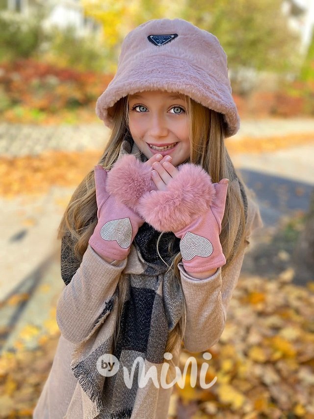 Chlupaté rukavičky HEART růžové