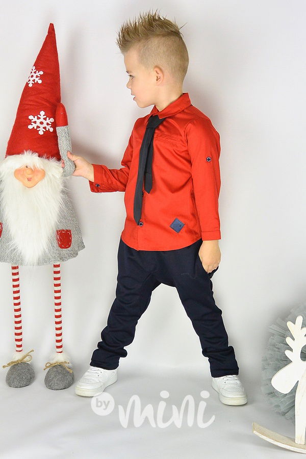 Červená košile + kravata + kalhoty