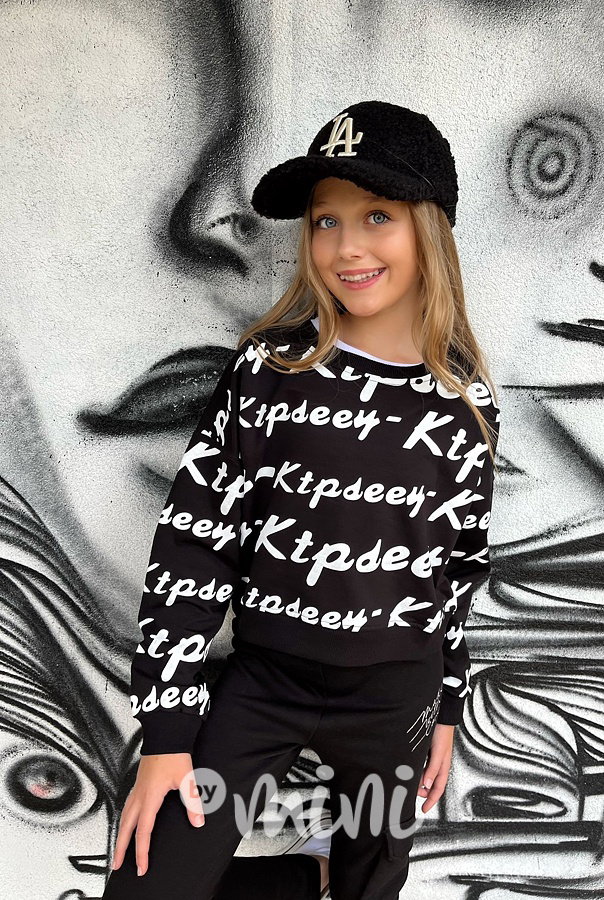 Černá mikina letters
