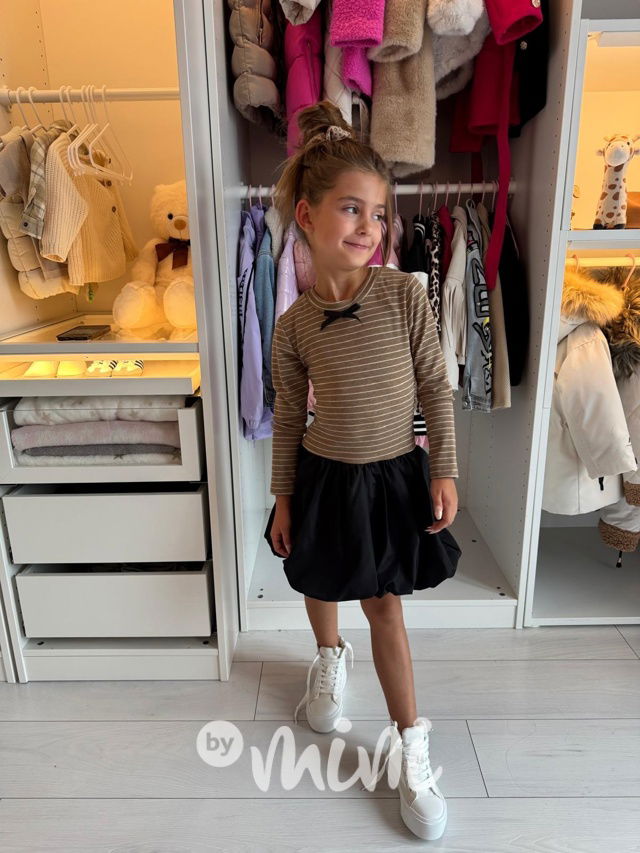 Podzimní šaty s balonovou sukní latte