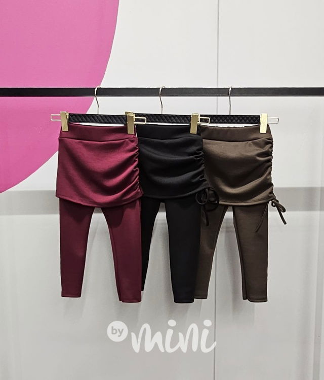 Černé legíny se sukní