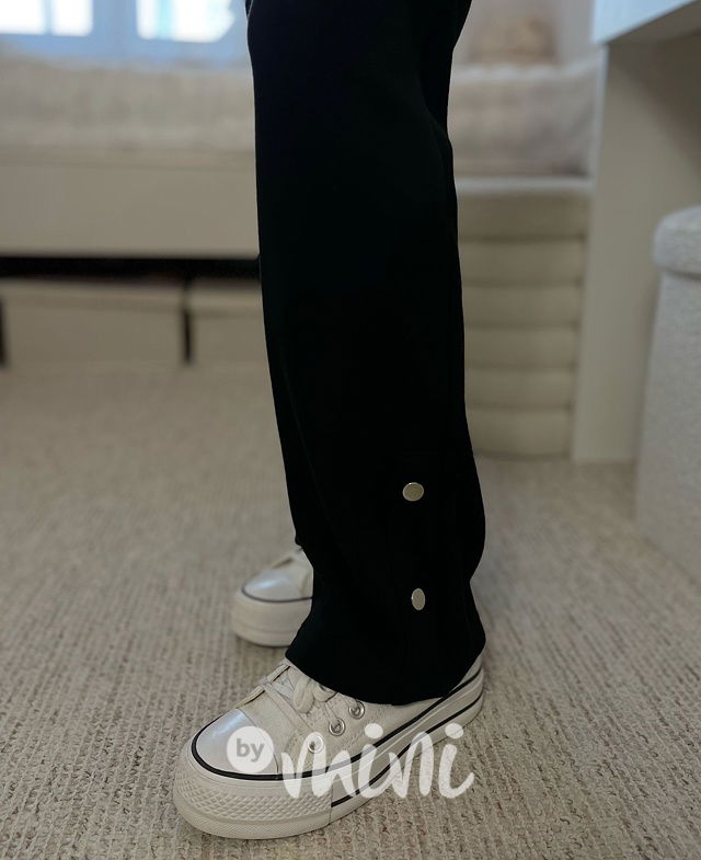 Zateplené volné tepláky se cvoky black