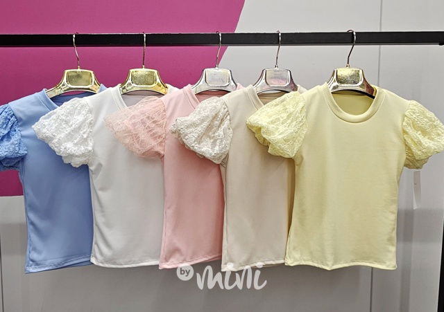 Bílá blůzka s nadýchanými rukávy