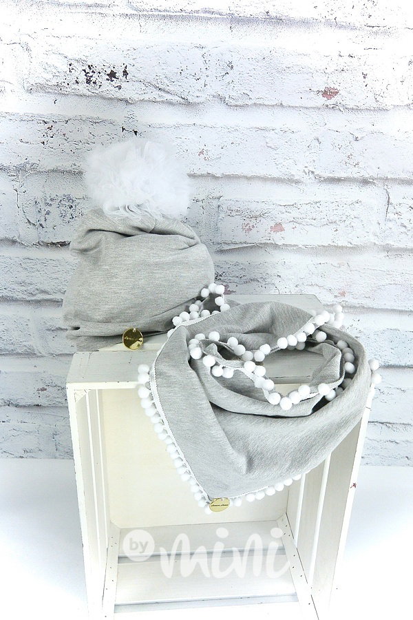 Grey white pompon set