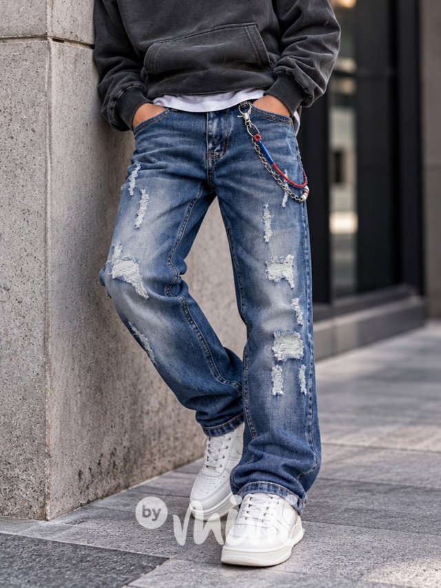 Ripped jeans s karabinou