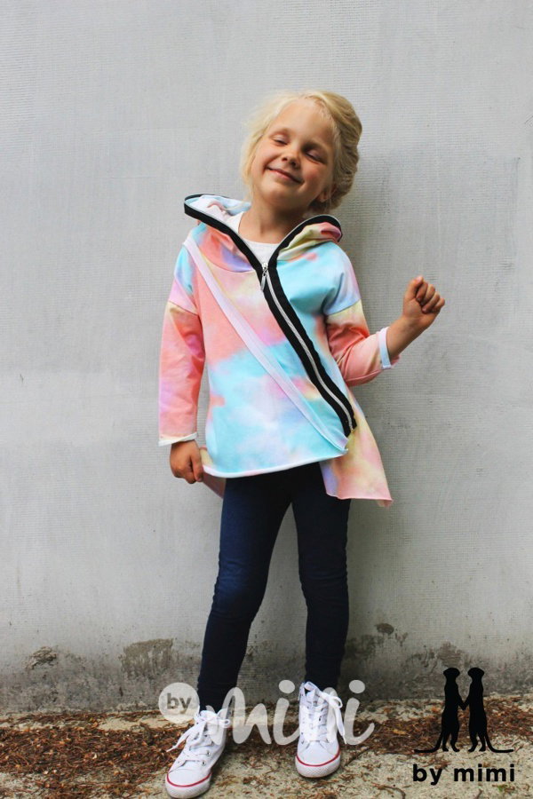 Asymetrická duhová mikina