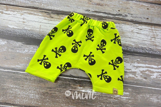 Lemon skull baggy shorts