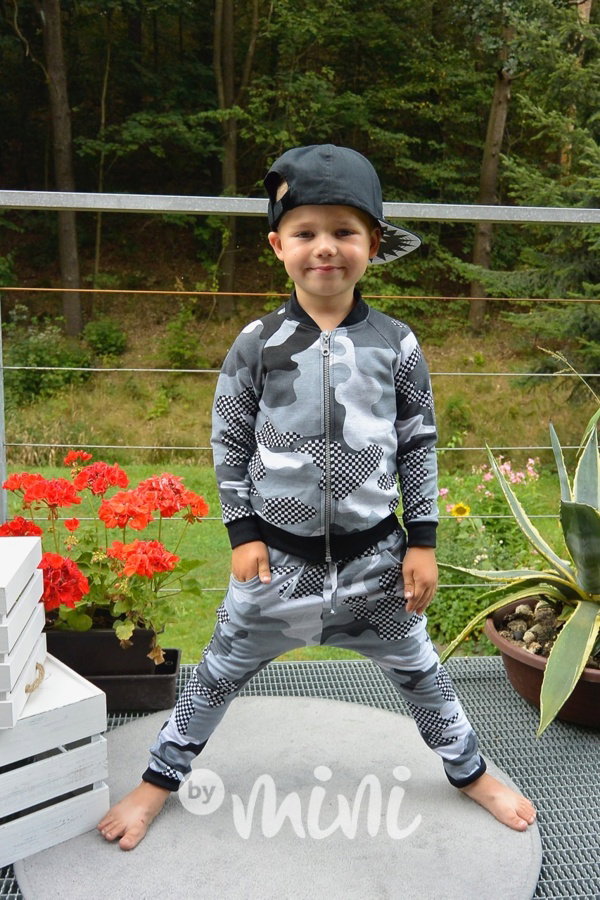 Šedá army souprava