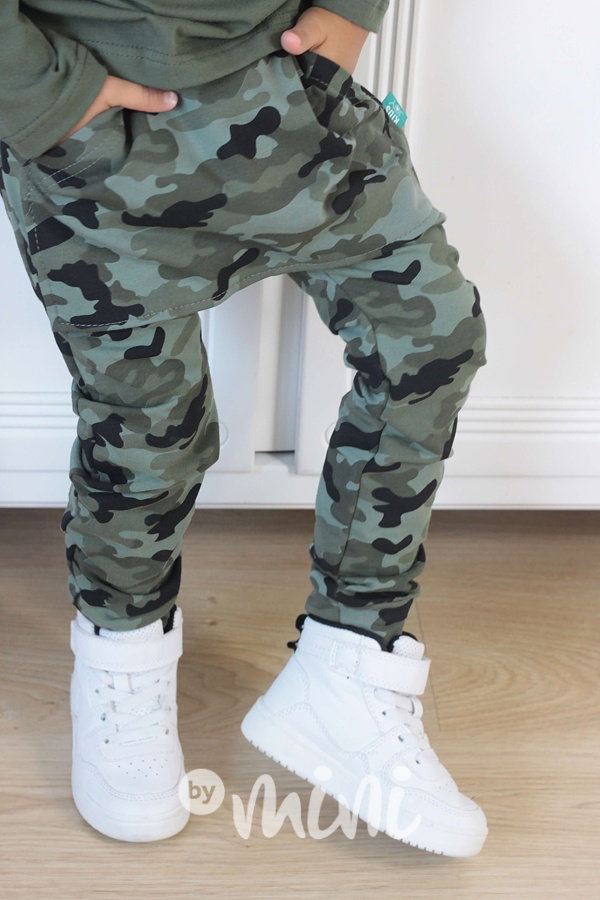 Army baggy tepláčky s klokankou