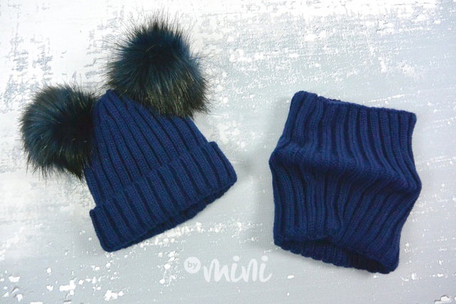 Zimní kulich dvě bambulky + nákrčník blue