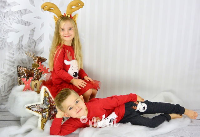 červené dětské šaty se sobem