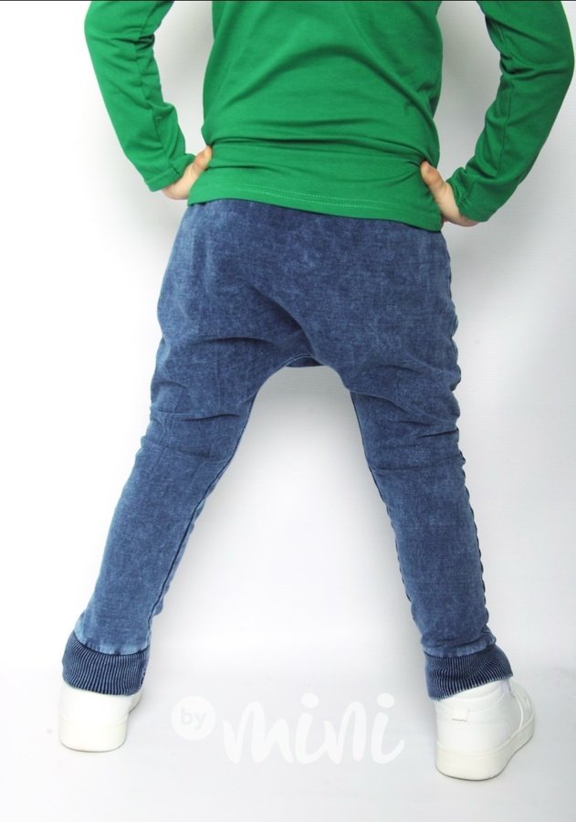 Jeans baggy + green triko