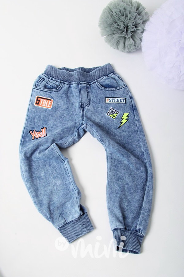 Jeans tepláčky s nášivkami