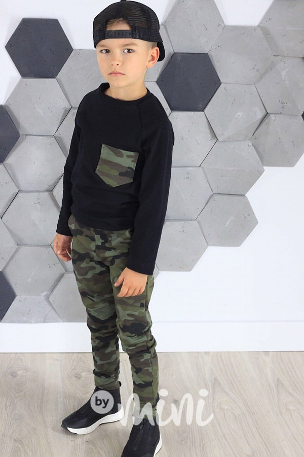Černé triko s army kapsou