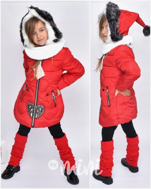 Dívčí červený zimní kabát se špičatou kapucí