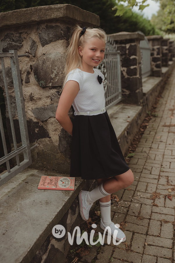 School šaty s kytičkou