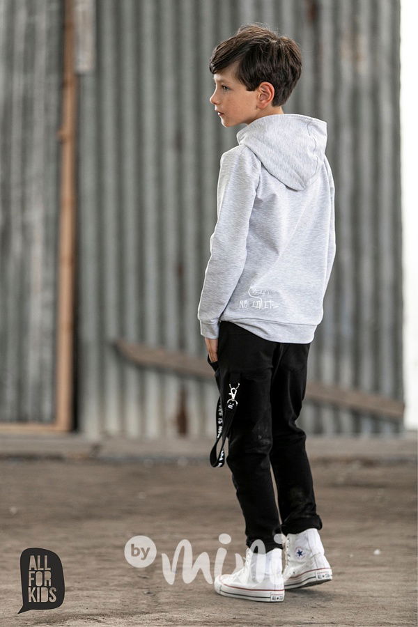 Černé kalhoty s dlouhým laclem