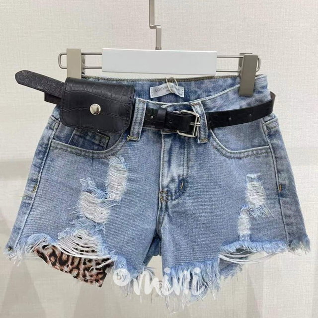 Ripped blue jeans shorts s páskem