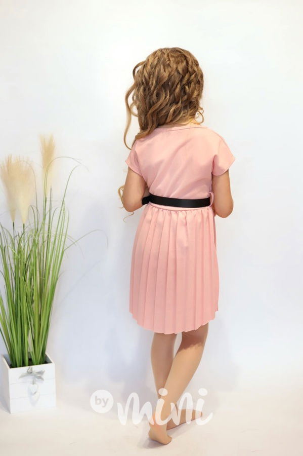 Elegant šaty s plisovanou sukní a páskem