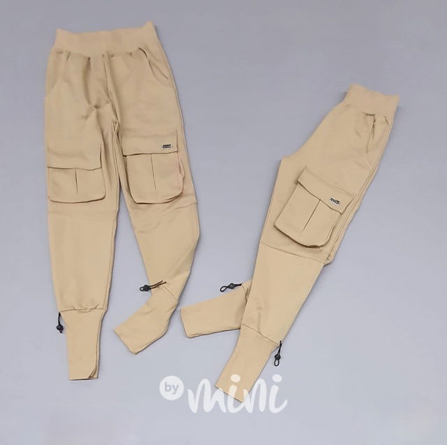 Béžové kapsáče s širokým nápletem