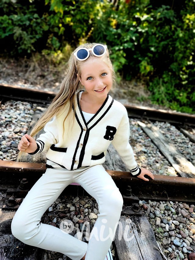 College svetřík cream