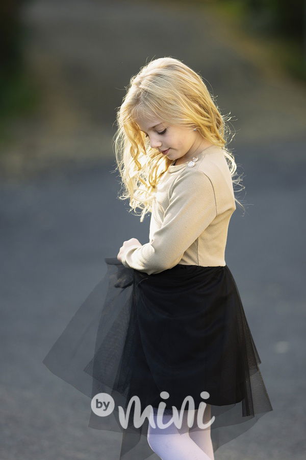 Žebrované šaty s tylem beige/black