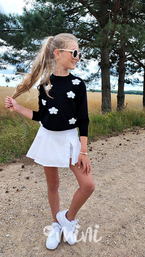 Černý svetřík flowers