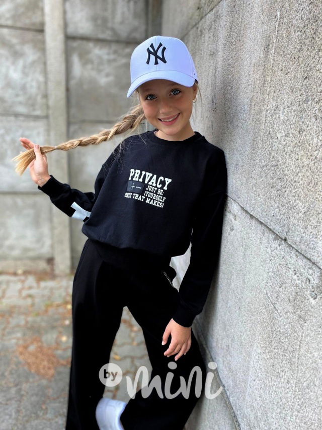 Černé kalhoty s řetízkem