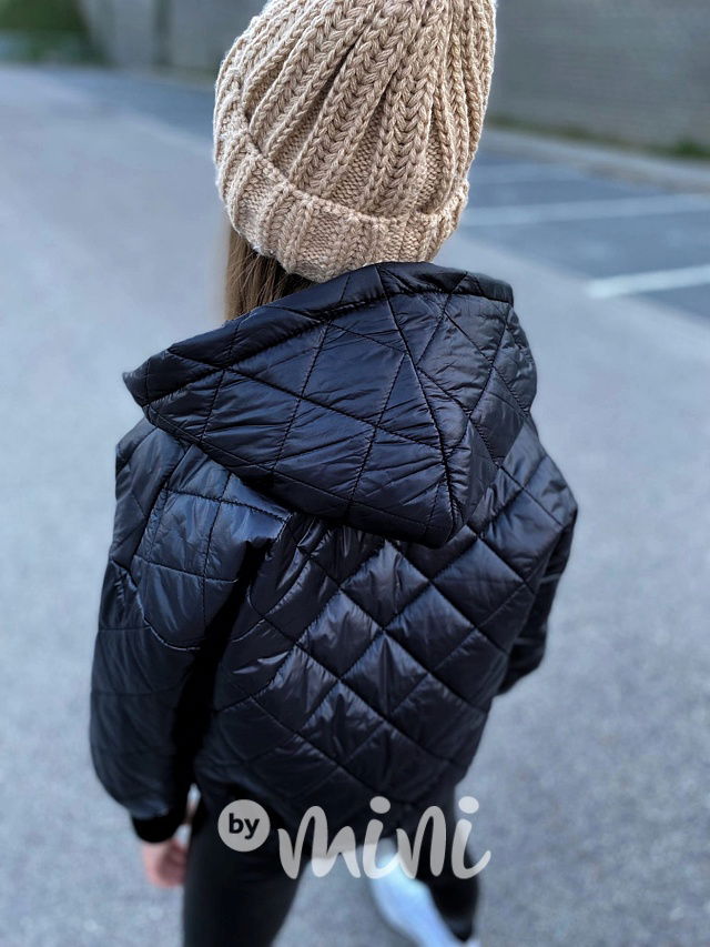 Černá prošívaná bunda s náplety