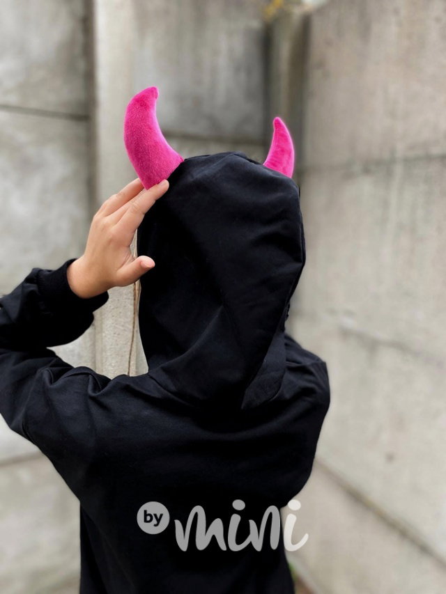 Mikina Kiss s rohy na kapuci black
