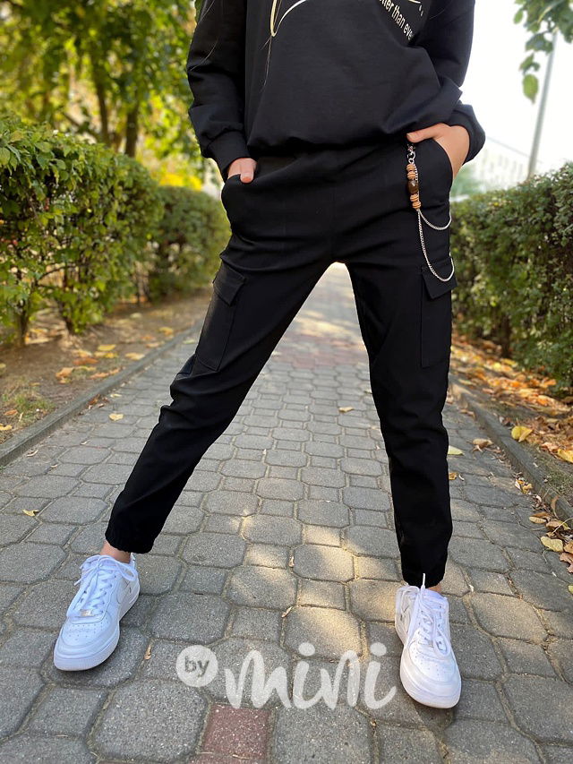 Stretch kapsáče s řetízkem černé