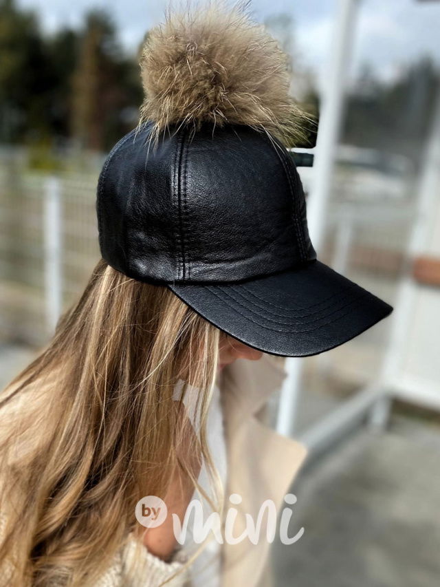 Eco leather kšilt s pomponem