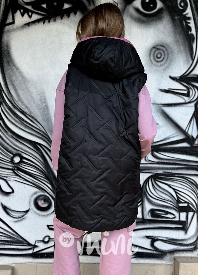 Dlouhá černá vesta