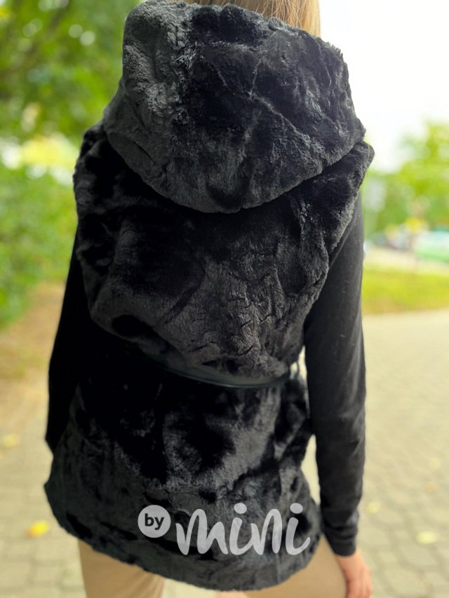 Chlupatá hoodie vesta s páskem black