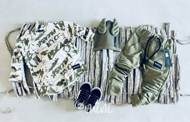 Letters khaki longsleeve blůzka *Despacito*