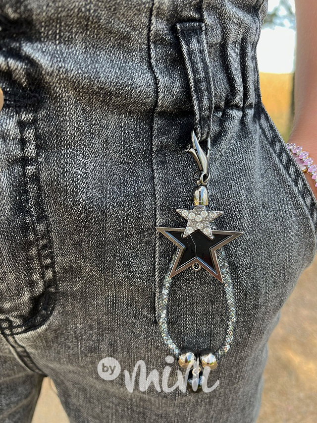 Lounge volné džíny s řetízkem