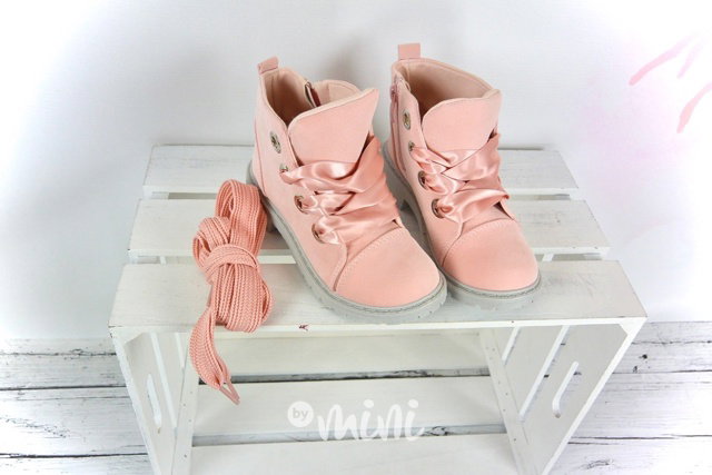 Pink workery