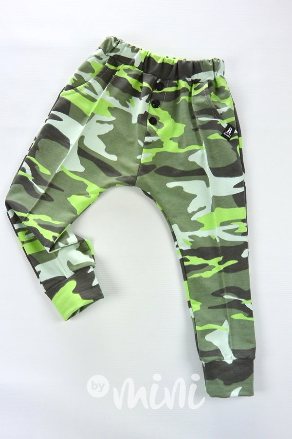 Camo baggy s knoflíky